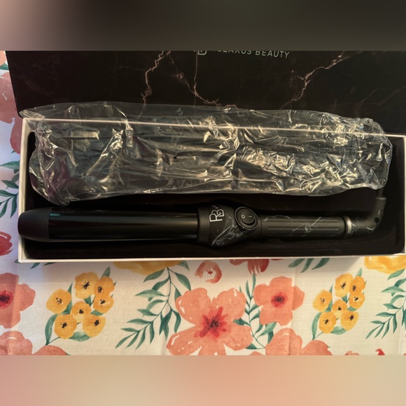 ***SOLD*** BNIB Curling wand 32mm approx. 1.25inch barrel - Picture 3 of 4